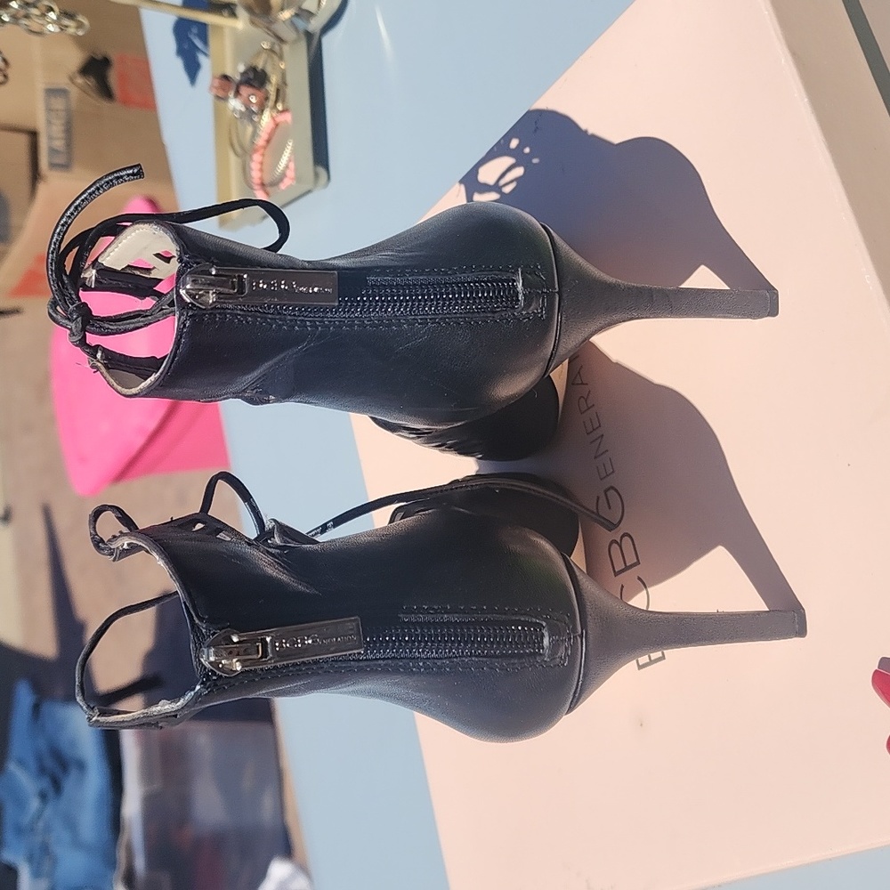 Heels - Picture 3 of 4